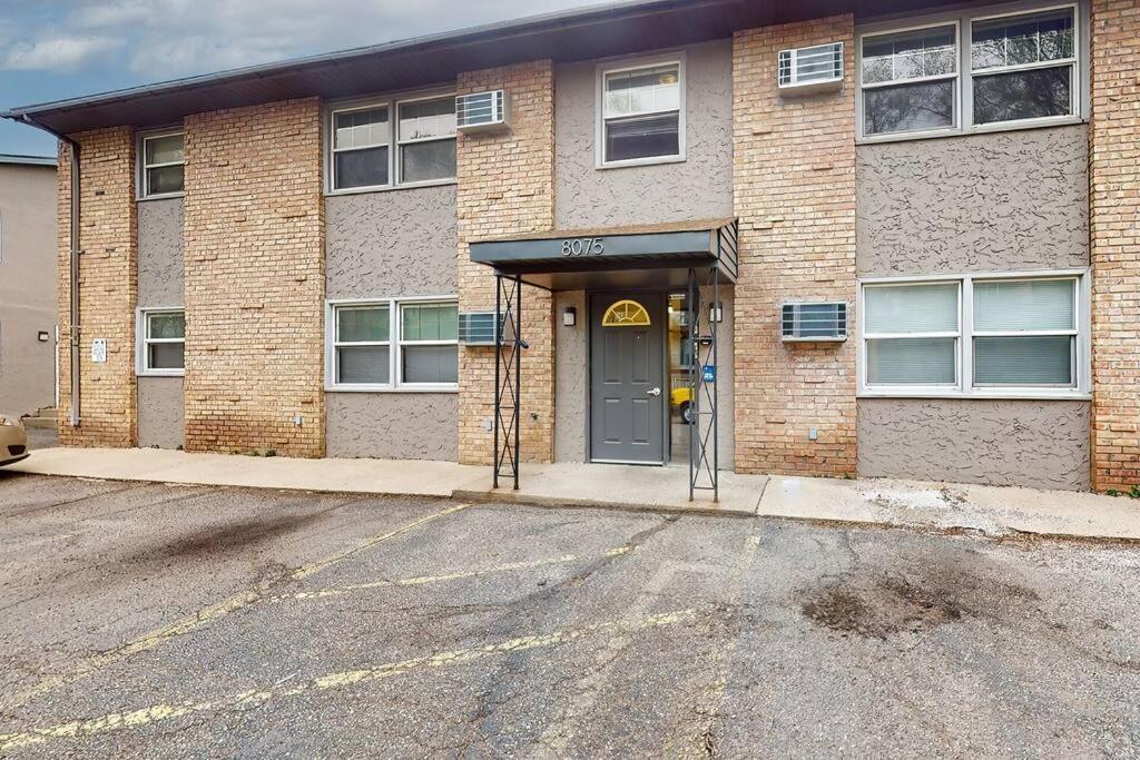 Tranquil 2br Mpls - 8075 3