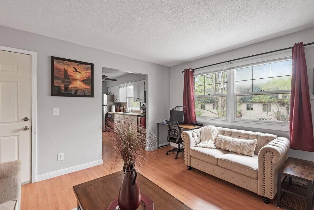 Tranquil 2br Mpls - 8075 3